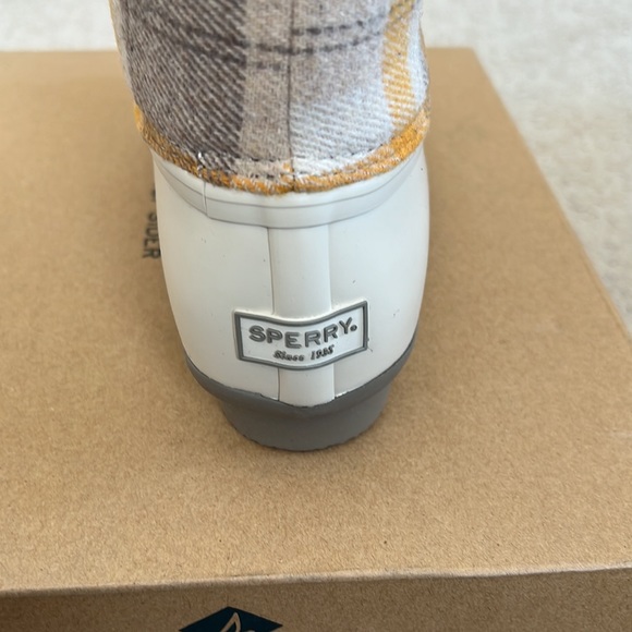 Sperry Women's Saltwater Wool Plaid Duck Boots - Picture 9 of 10